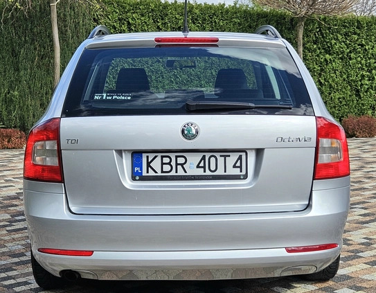 Skoda Octavia cena 25900 przebieg: 259000, rok produkcji 2012 z Radłów małe 781